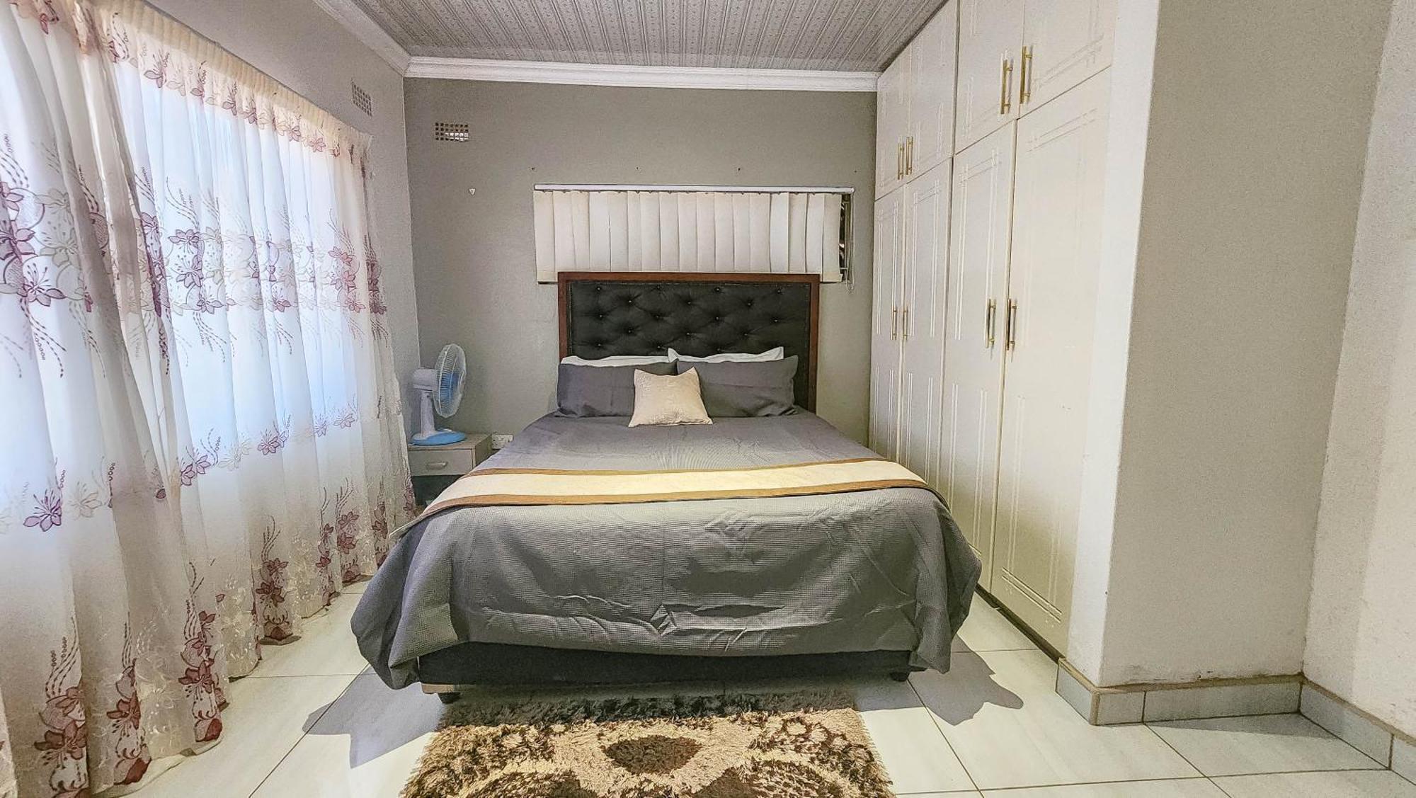 Grey Oak House Holiday home *